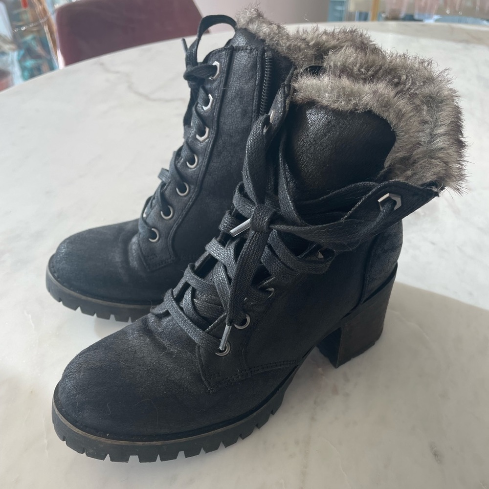 Steve Madden comfort heeled combat boot size 6